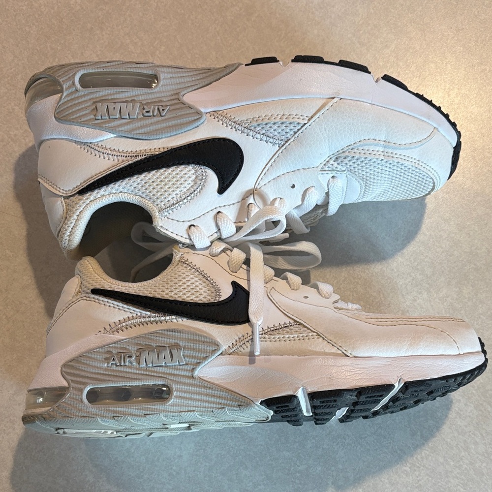 Nike Men's White and Black AirMax